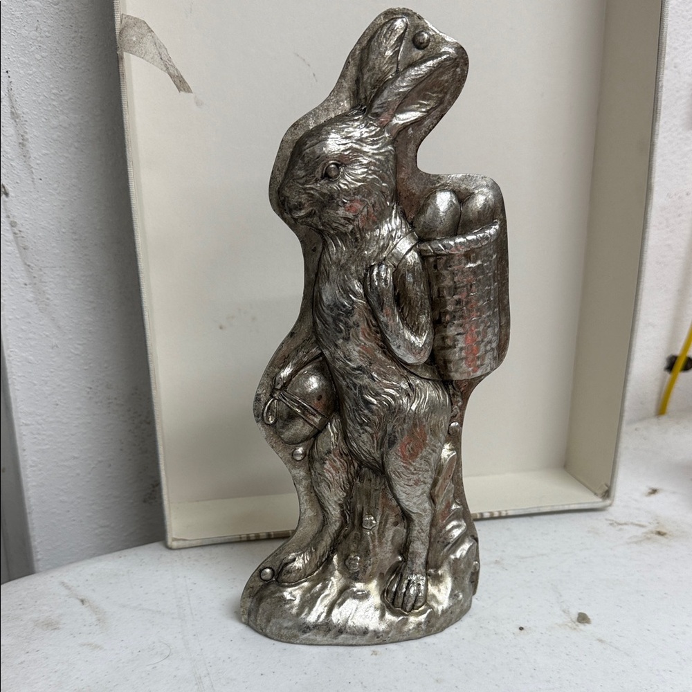 Silver Bunny Figurine Sculpture - Decorative Home Art Easter - Picture 3 of 4